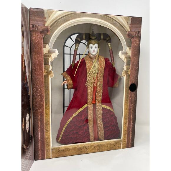 Star Wars Episode I Queen Amidala Doll (1999 Portrait Edition - Red Senate Gown) - Picture 2 of 6
